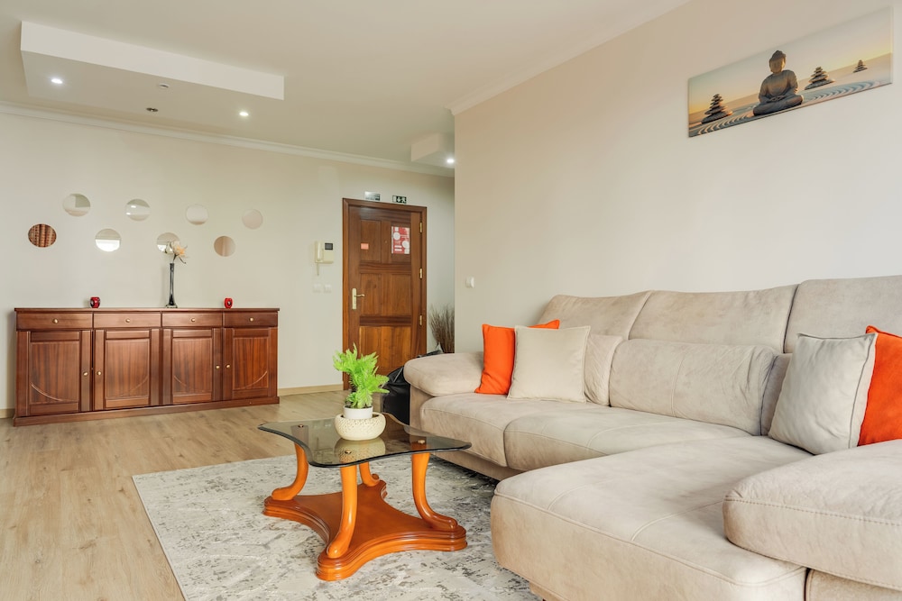 Steven Apartment by HRM