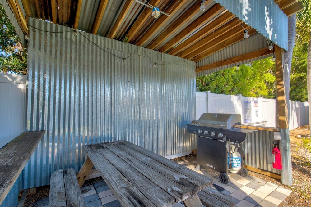 Sunny Escape-heated Pool