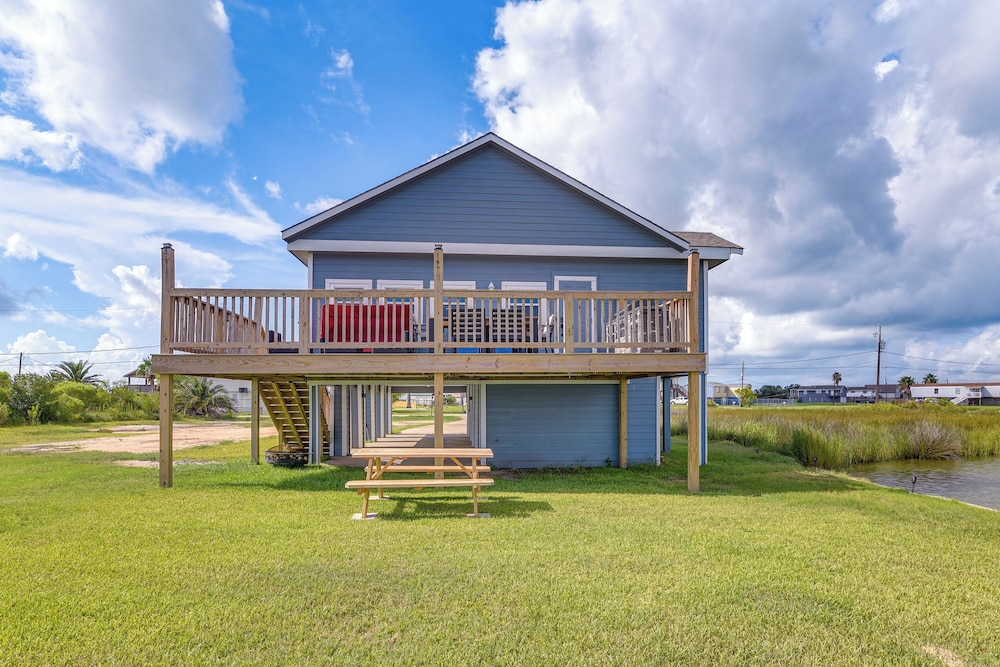 Private Home on Lagoon w/ Views in Hitchcock!