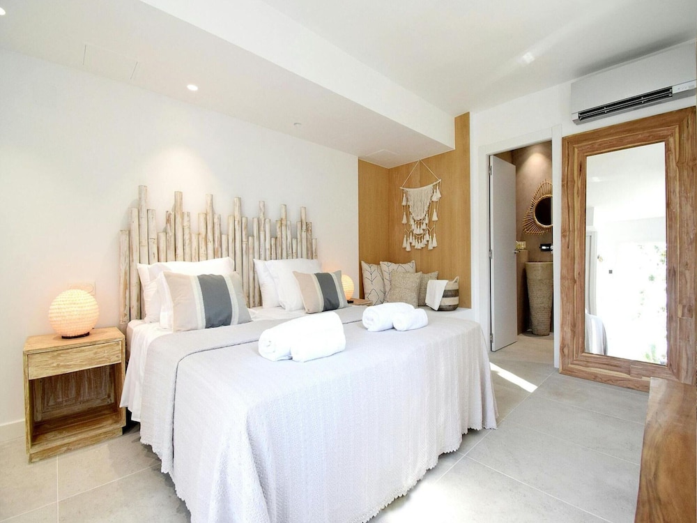 Magnificent Villa With Heated Pool