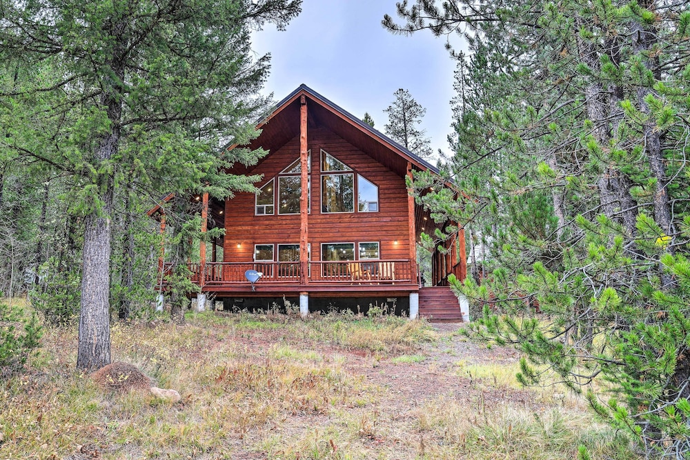 Luxe Island Park Cabin w/ National Forest Views! view 3