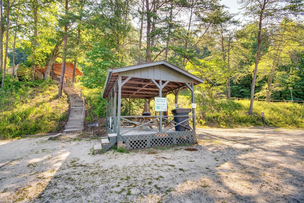 Sandy Beach, Fun Games & Barn: Lake Lure Gem!