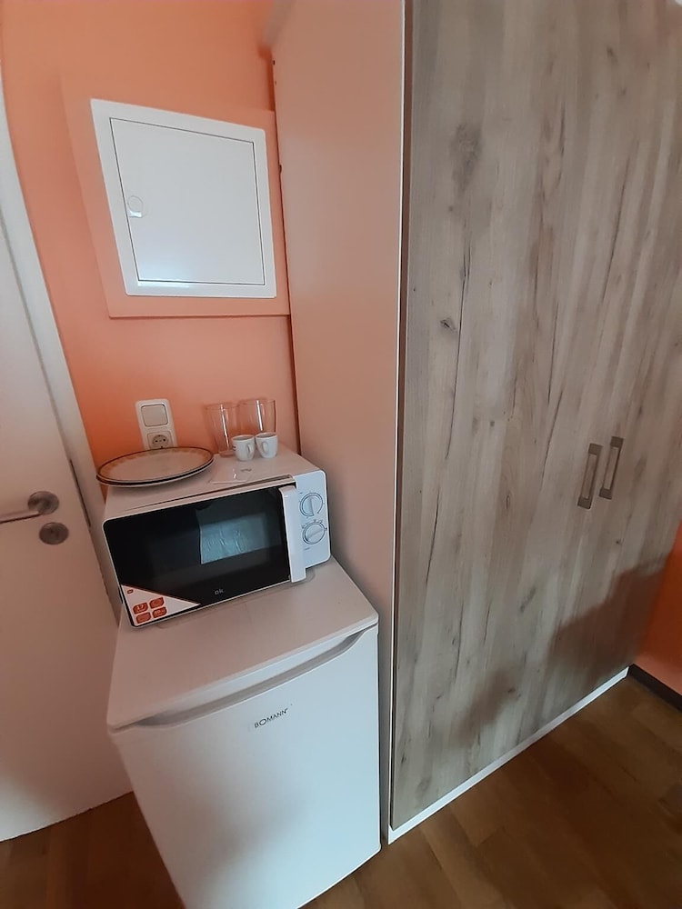 2-Rent Group Hostel Rooms&Apartments TUB19A