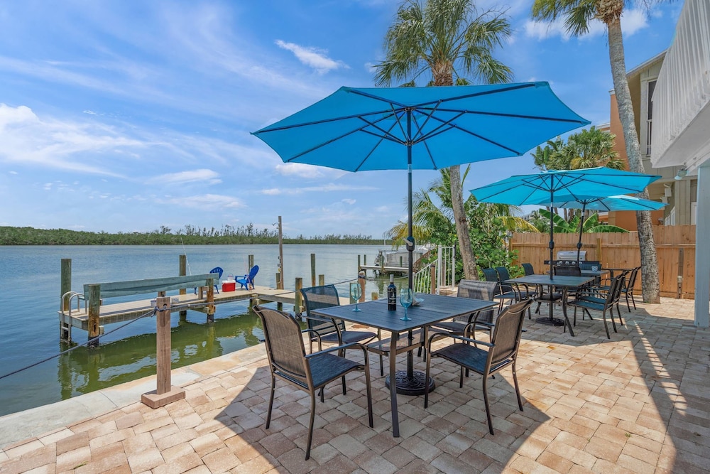 Coastal Breeze Siesta Entire 4-unit Complex With Dock