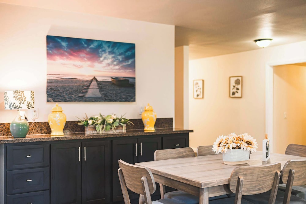 Spacious Retreat w Large Kitchen & Outdoor Patio