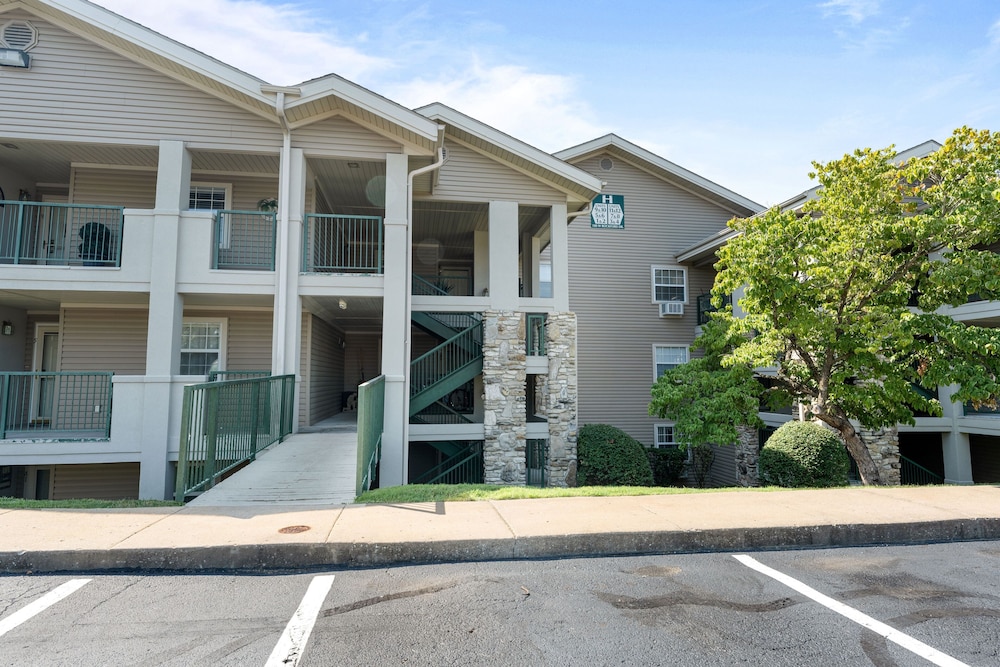 Carefree Getaways 2 Bedroom Condo by RedAwning