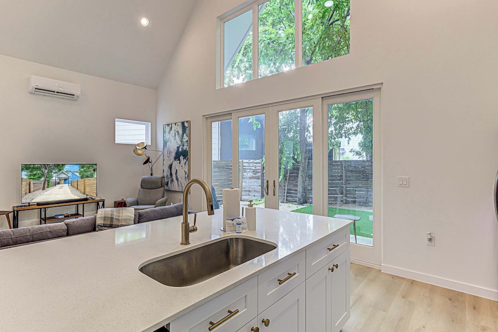 Pet Friendly Quiet Neighborhood Near S. Lamar