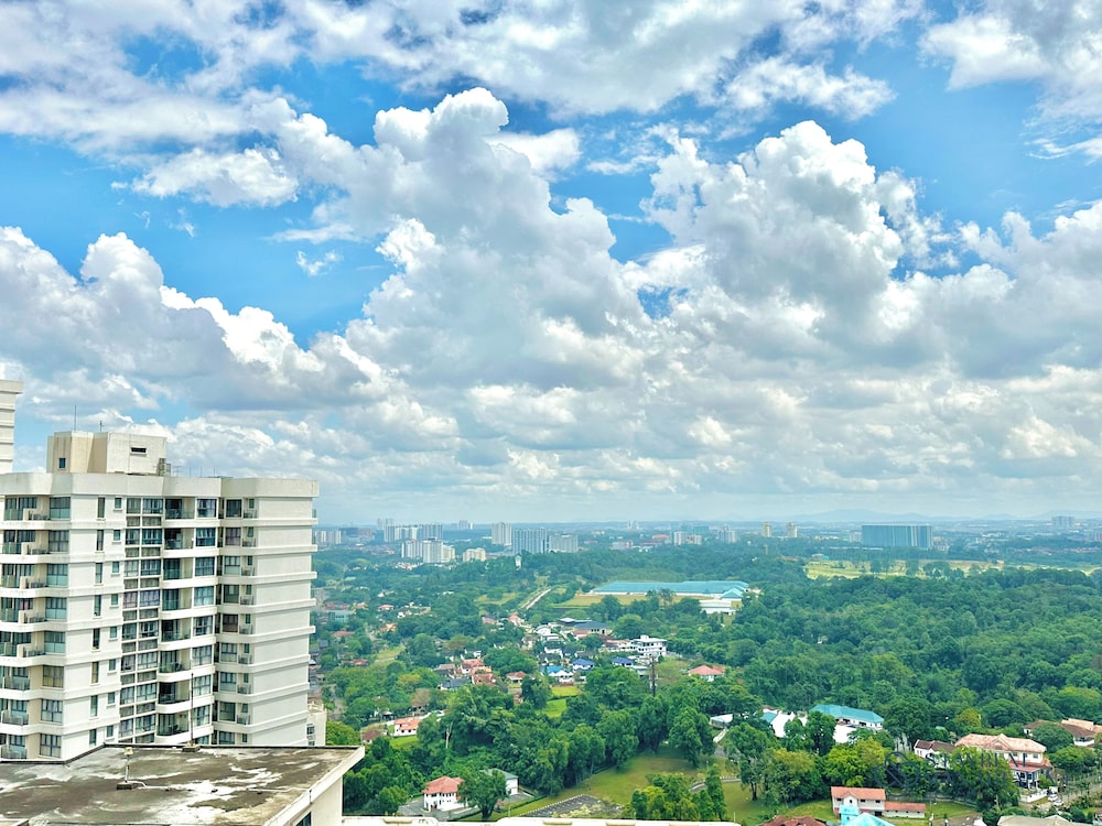 Country Garden Danga Bay Sea View Homestay by Stayrene