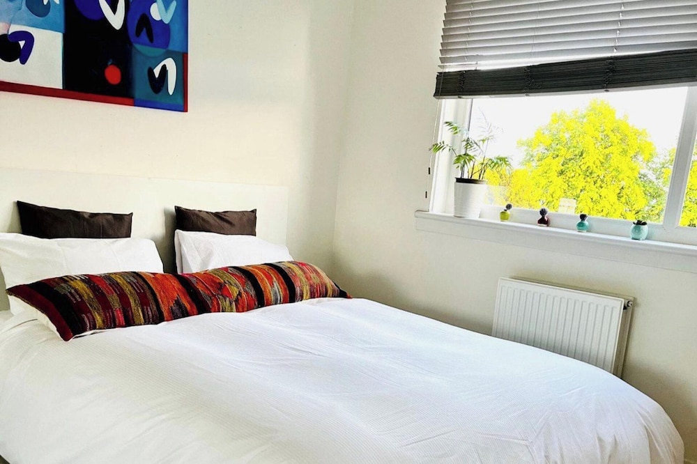 4-bed Seaside Dream House - Sleeps 8 & Parking