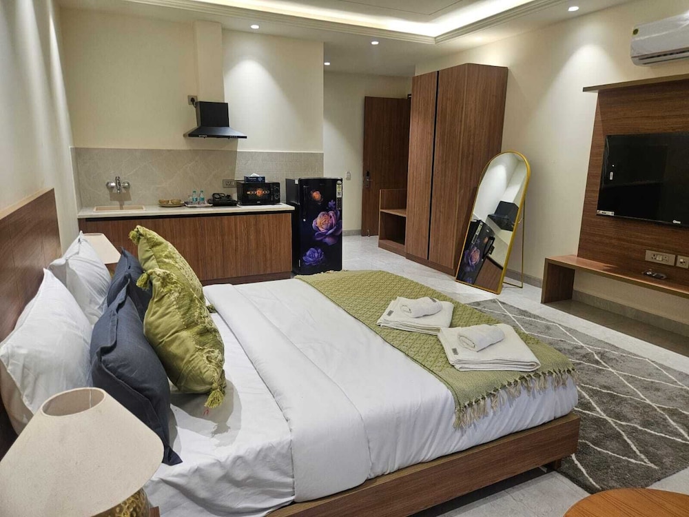 Hotel Dwellr