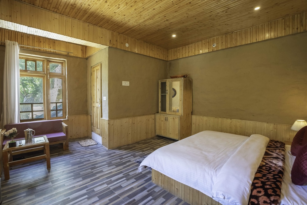 Tirthan Village Resort
