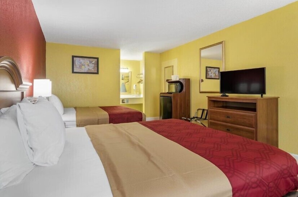 Travelers Inn Douglas By OYO US-441