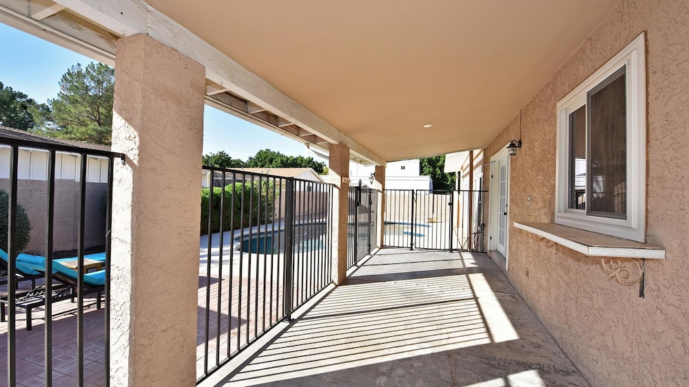 Fairfield in Mesa With 4 Bedrooms and 3 Bathrooms