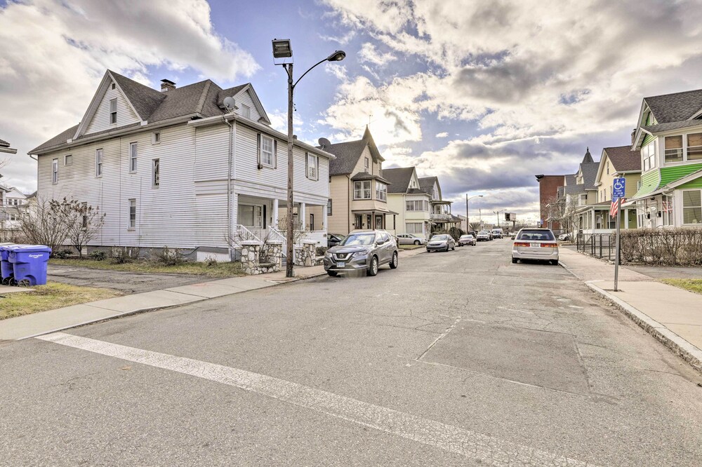 Springfield Vacation Rental: 1 Mi to Downtown view 4