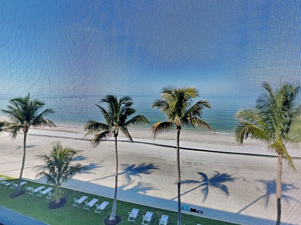 Seaside 4 by Distinctive Beach Rentals