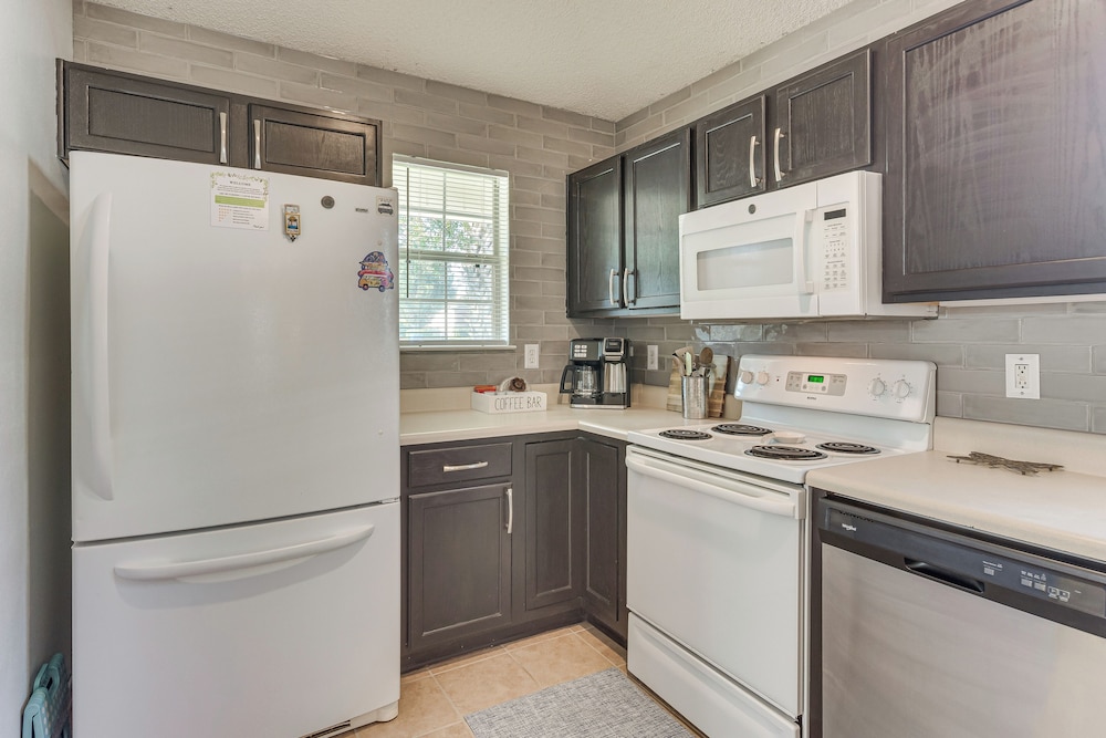 3 Mi to Beach: Quiet Gulf Breeze Gem Near Dtwn