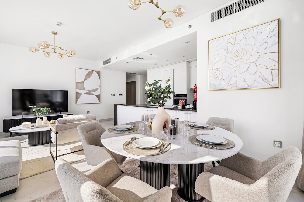 Refined 2BR Apartment District One MBR photo 2
