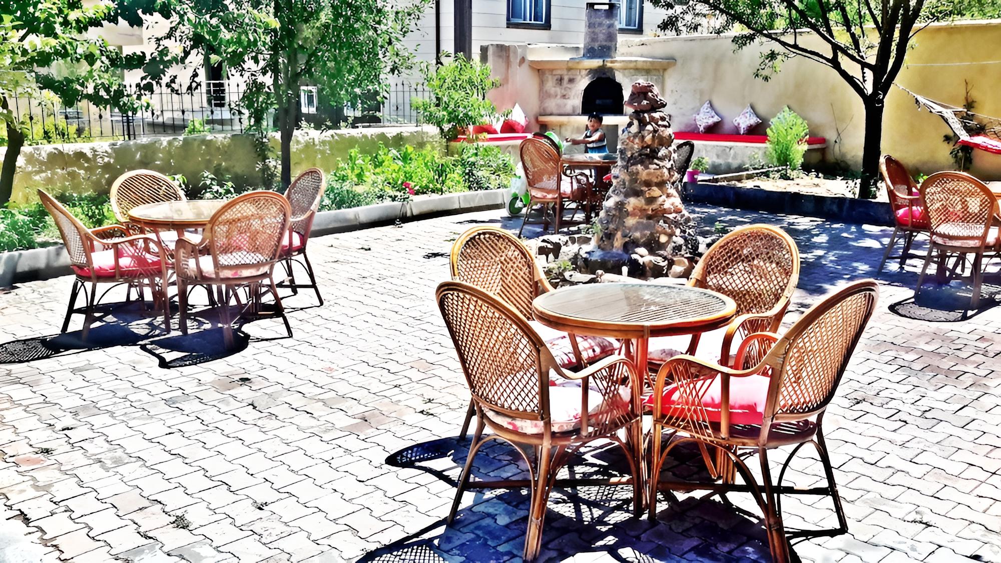 Dedeli Deluxe Hotel