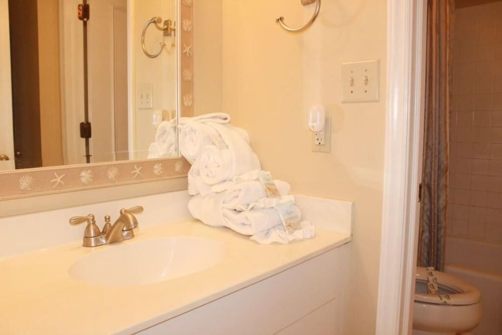 Spacious Villa Steps From Beach at Kingston! view 3