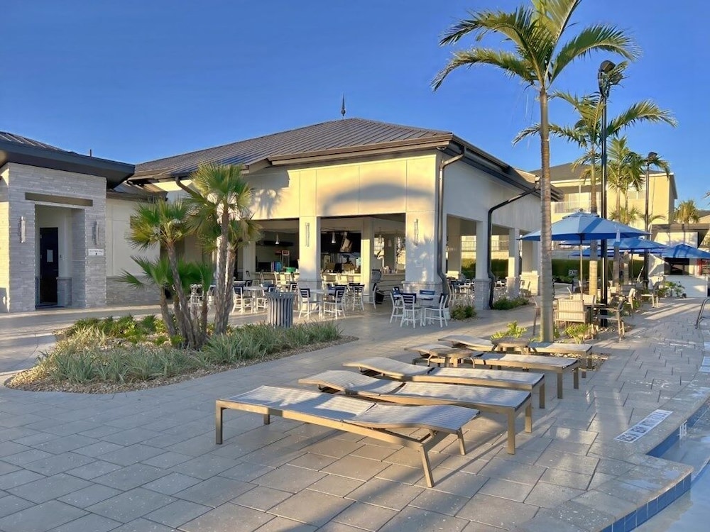 Stunning 4 Bed Townhome With Splash Pool-1160ks 4 Bedroom Townhouse
