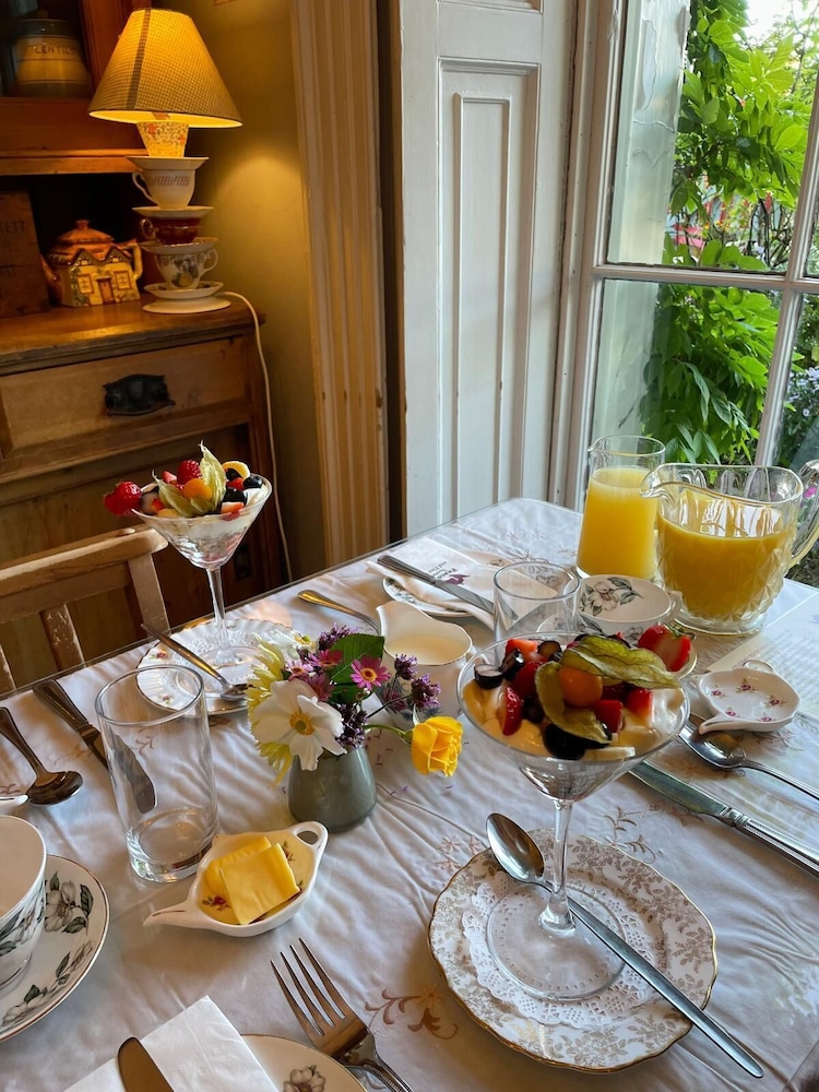 Peacocks Tearoom and Fine B&B