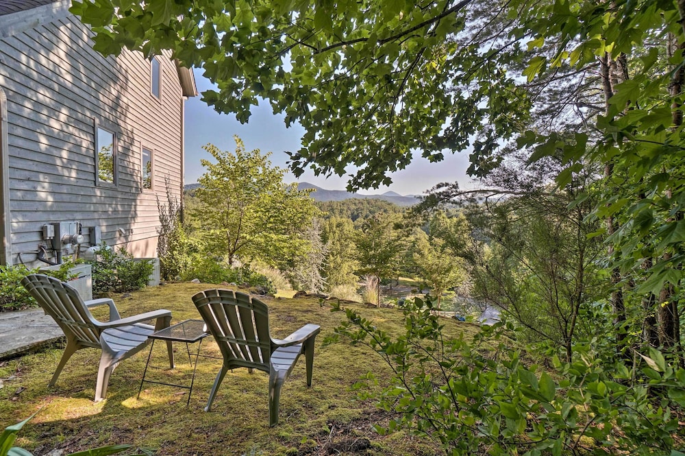 Hilltop Home w/ Panoramic Forest & Mountain Views!