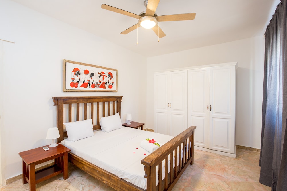 Los Corales Beach Village