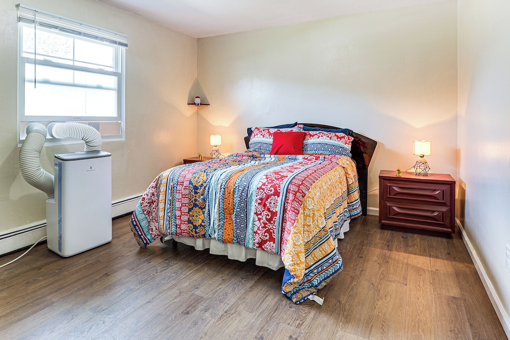 2 Mi to The Marketplace: Spring Valley Apartment