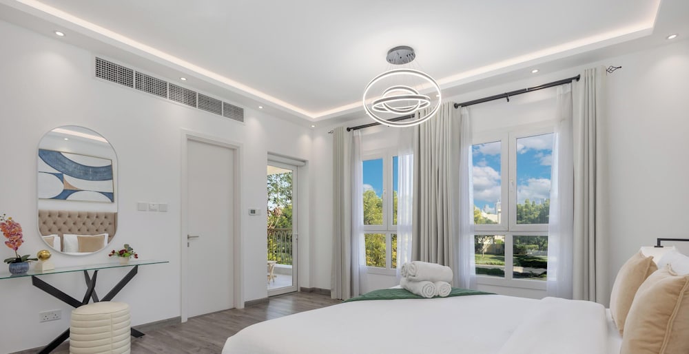LUX The Serene Springs Villa 2