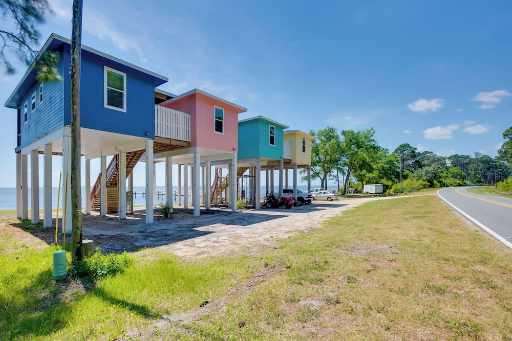 Beach & Dock Access: Lanark Village Escape!