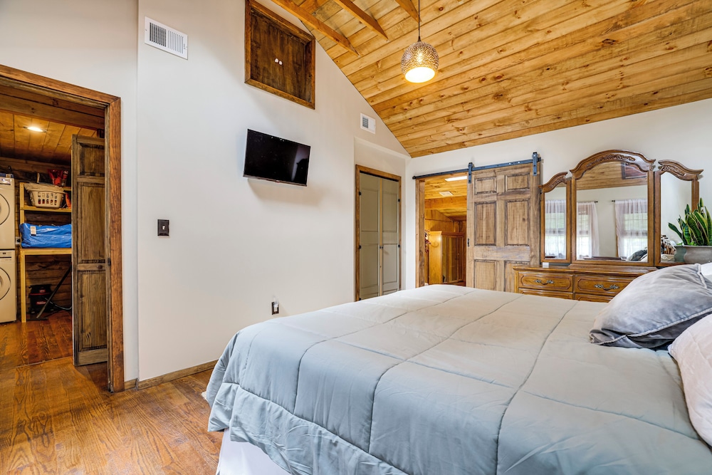 Ski, Swim, Relax: Old-fashioned Poconos Getaway