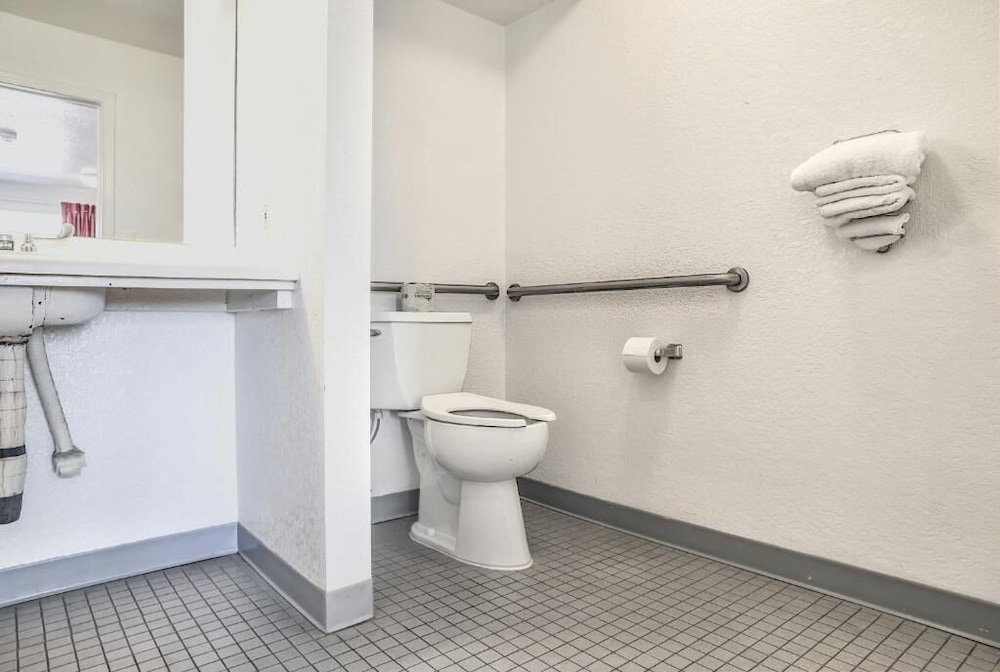 Motel 6 Saint Joseph, MO - Property Image 11