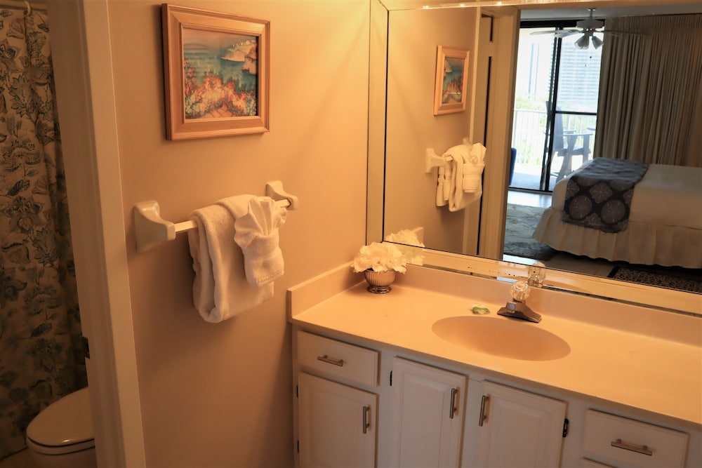473 Mainsail 2 Bedroom Condo by RedAwning view 5