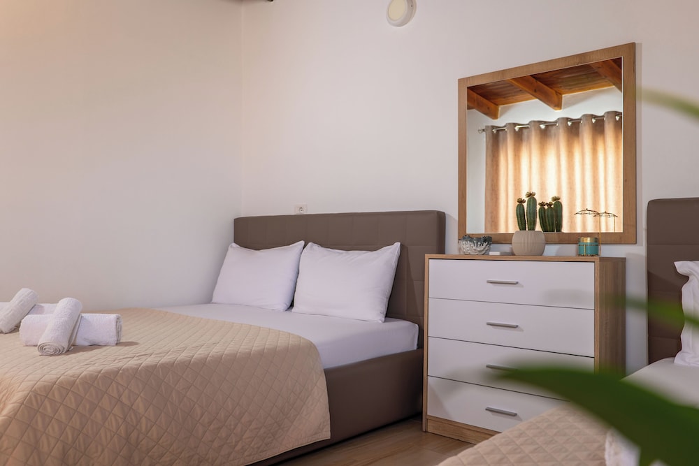 Atlantis Hotel & Apartments