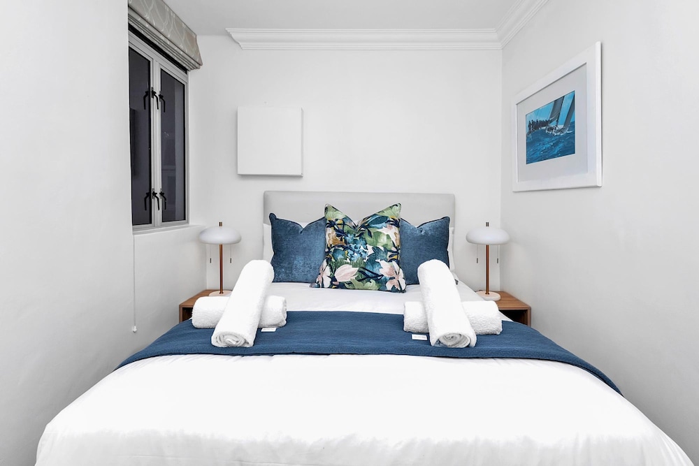 2bed Central Apartment in Cape Town Atlantic Point