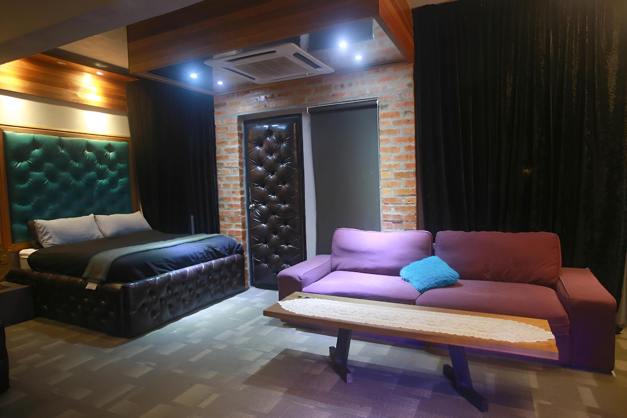 Bunker Hotel & Restaurant