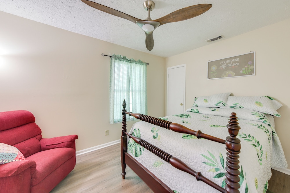 Near Shops & Eats: Richmond Hill Home w/ Yard!