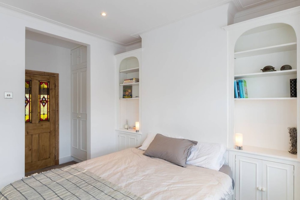 Fabulous 4 Bed House With Garden in Fulham