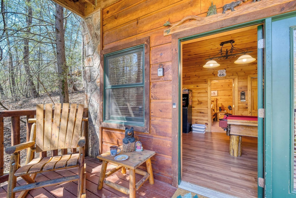 Hottub, Game Room, Forest Views, Near Gatlinburg Four Bears Lodge by Avantstay