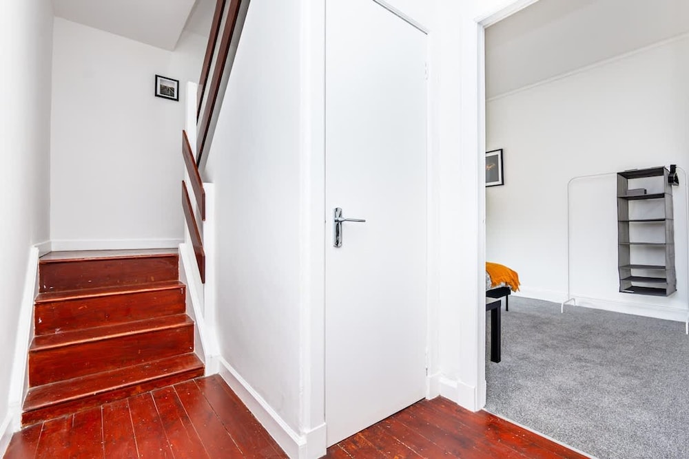 5 Individual Beds - Free Parking