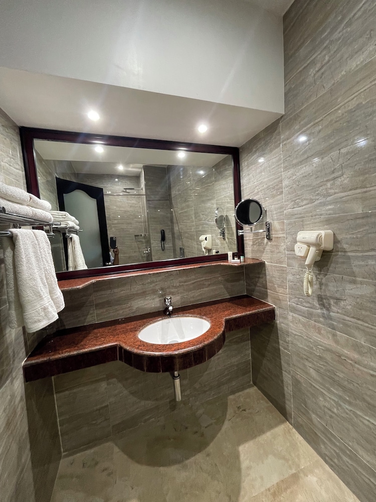 Sajjoys Hotel