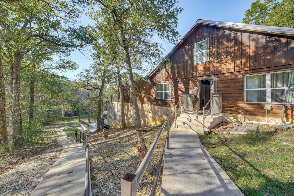 Game Room, Trails! 30-acre Lakefront Streetman Gem