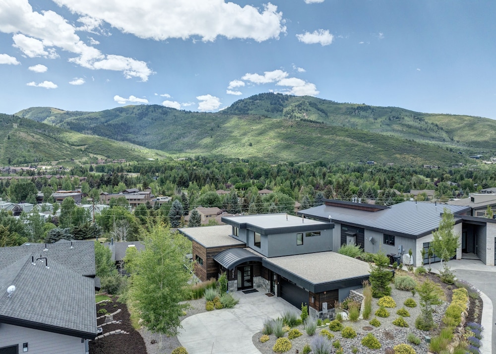 Nine Peaks 4 Bedroom Home