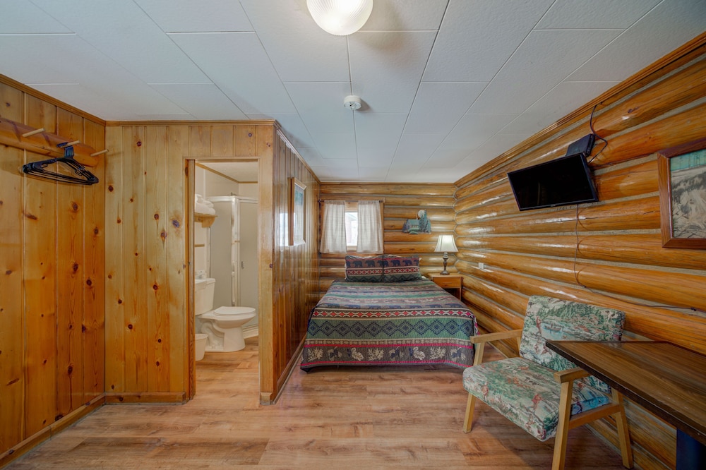 Sportsmans Lodge