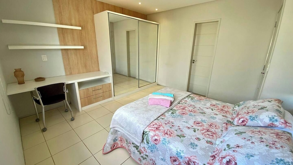 Casa com Piscina - Quartos Privativos