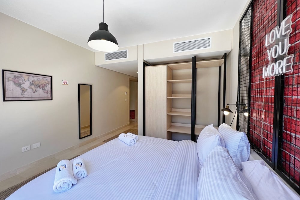 Xuru Stays I Sparky & Summery 2 BDR @ Mangroovy Free Beach & Pool Access