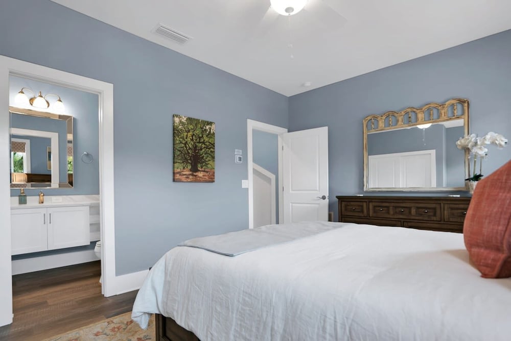 Downtown St Augustine Steps to Ice Plant Upscale