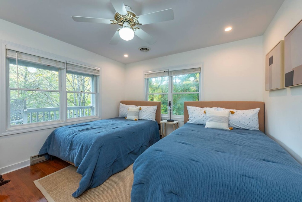 Riverfront Sanctuary Your Mountain Getaway