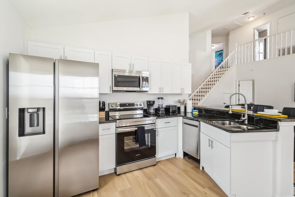 5/3 Private Pool House Near all Famous Attractions!!!
