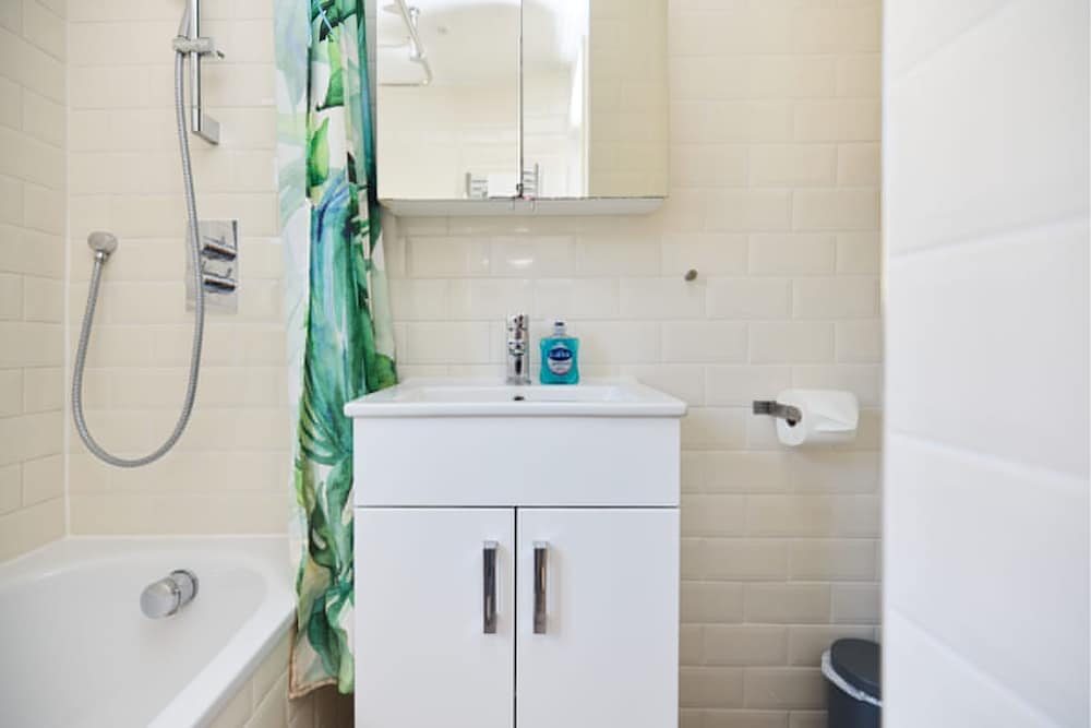 The Brunswick Retreat - Warm 3bdr Flat With Balcony